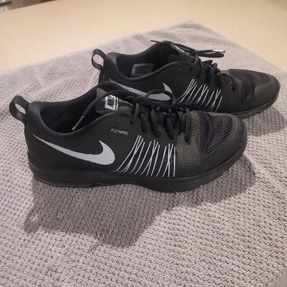 Size 11.5 Nike Black trainers